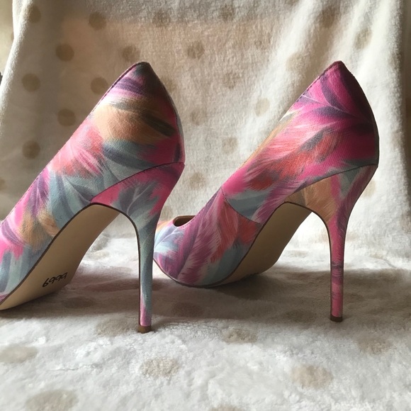 NWT Liliana Multicolored Pastel Floral & Leaf Print Classic Heels, 8.5 - Picture 7 of 16